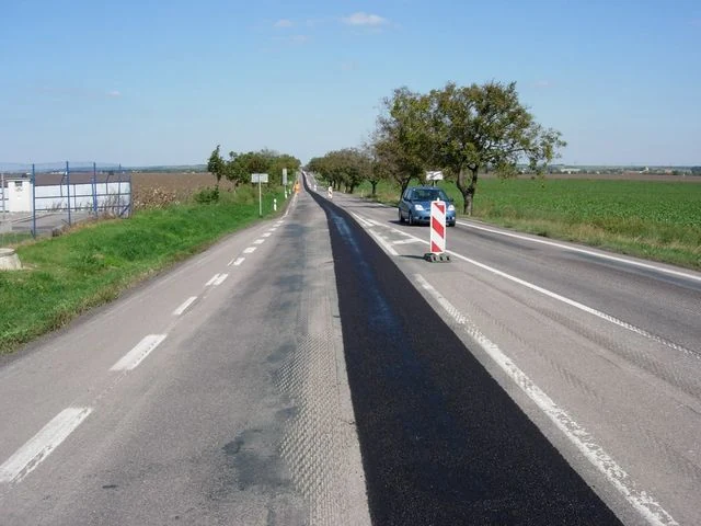 Znojmo - Pohořelice — Oprava vyjetých kolejí
