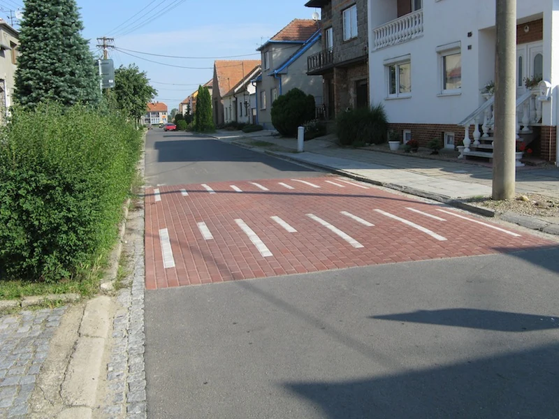 Břeclav — Zpomalovací retardéry, ostrůvky